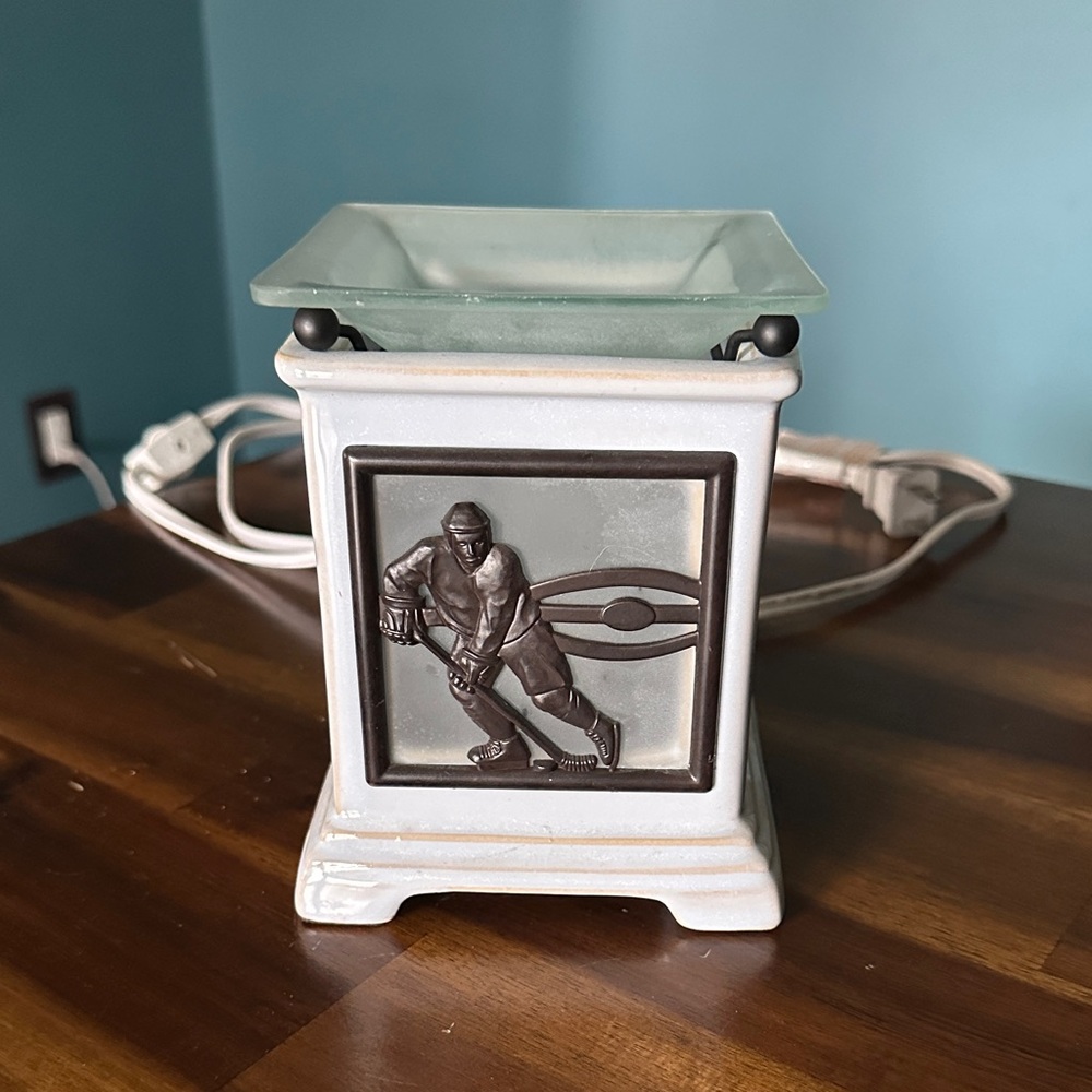 Scentsy Ceramic Wax Warmer with Bronze Hockey Player Accent
